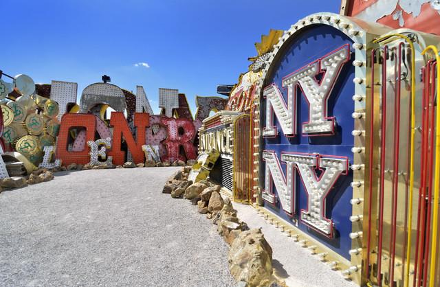 web1_neonmuseum-sep07-16_004_6943916