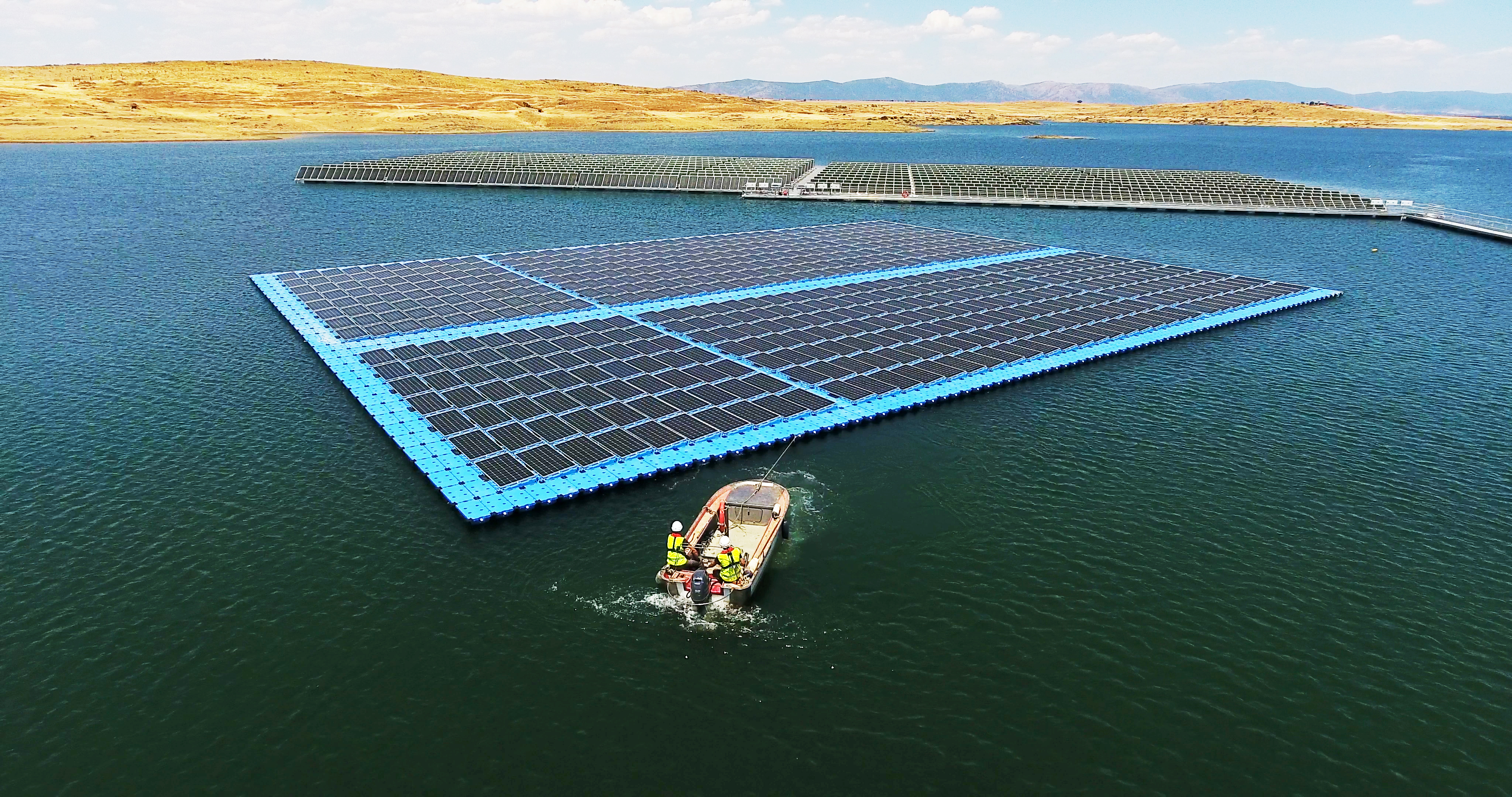 la primera planta fotovoltaica flotante de España en Zorita