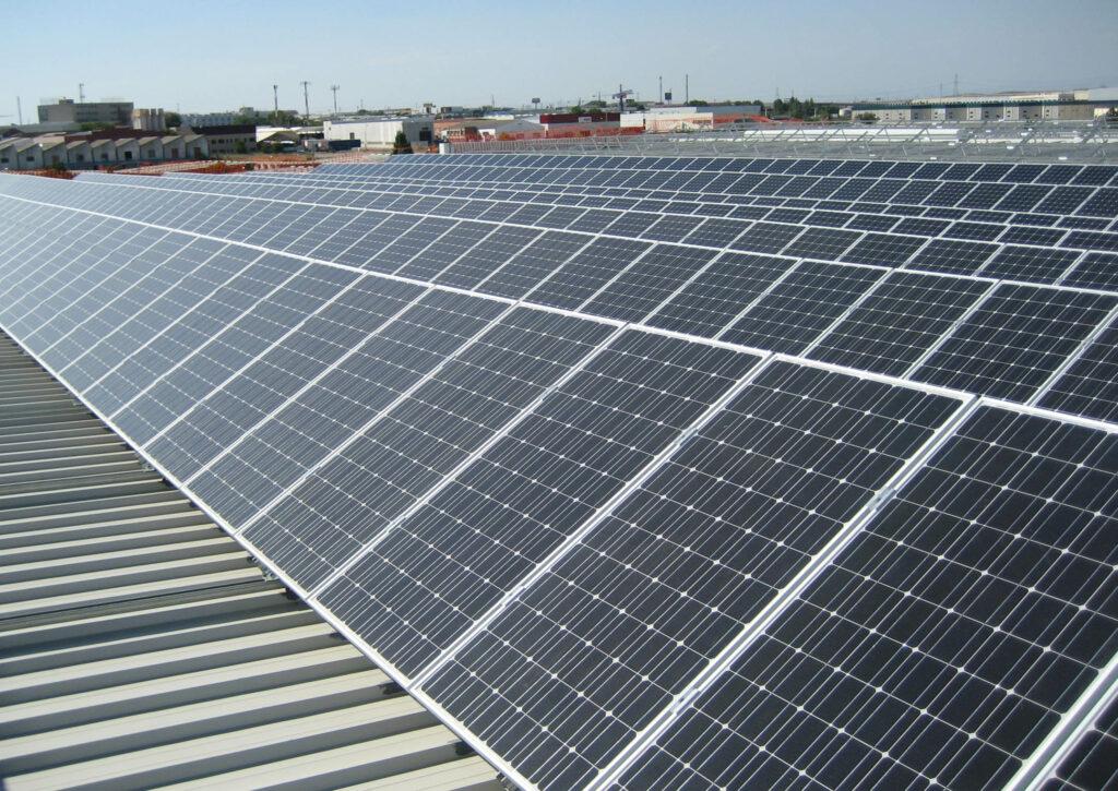 Placas solares en naves industriales - MURTEN